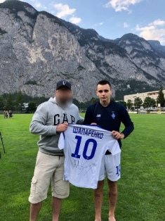 Mykola Shaparenko autogramm on the shirt